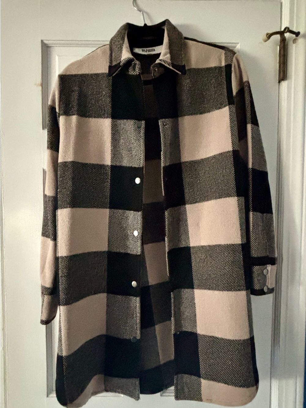 BB DAKOTA STEVE MADDEN Women's Beige and Black Plaid Snap-Front Flannel Jacket